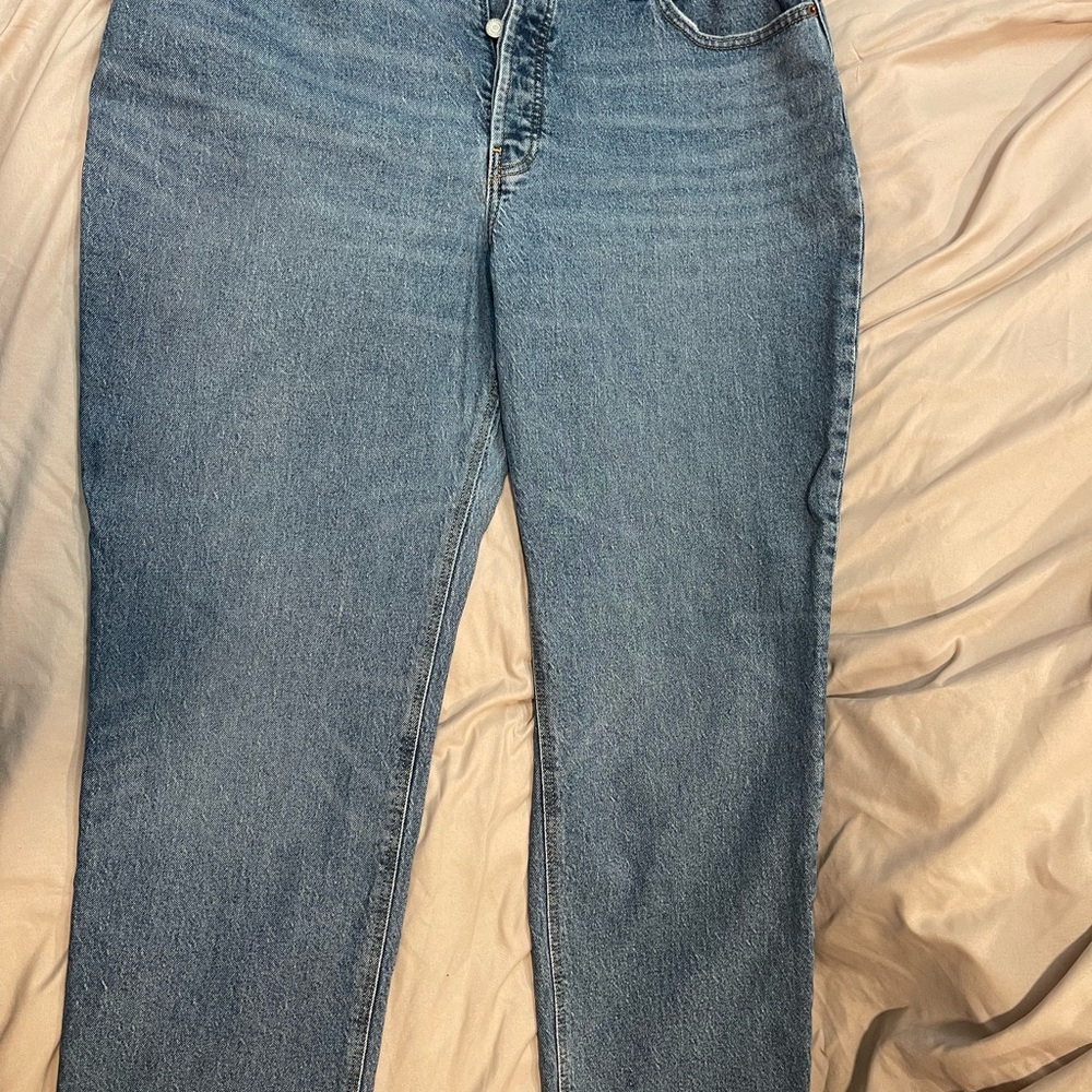 Old Navy Women's Straight Leg Jeans in Blue